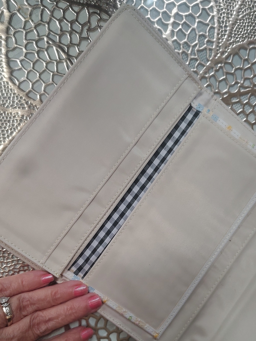 Pretty Full Size Wallet - Picture 4 of 5